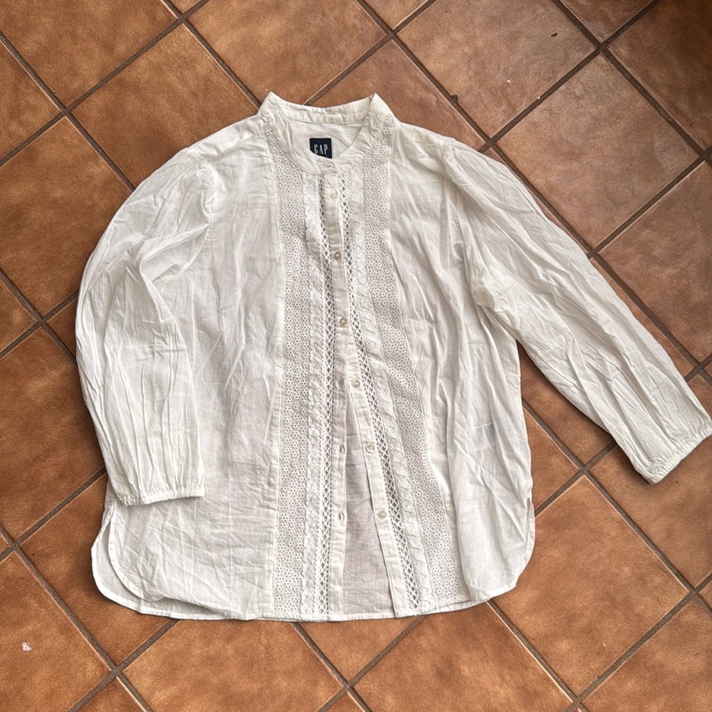 Gap white lace/eyelet button up size M